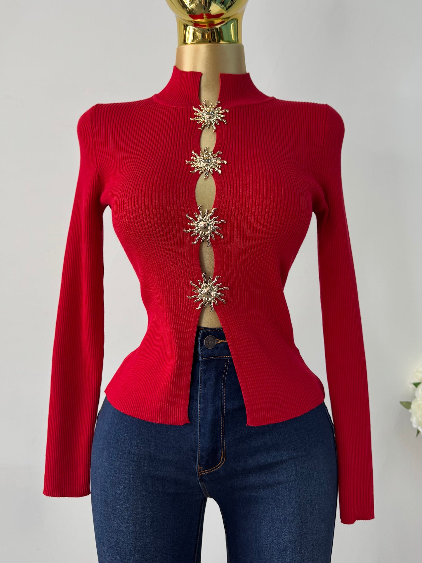 Sueter rojo soles en color dorado