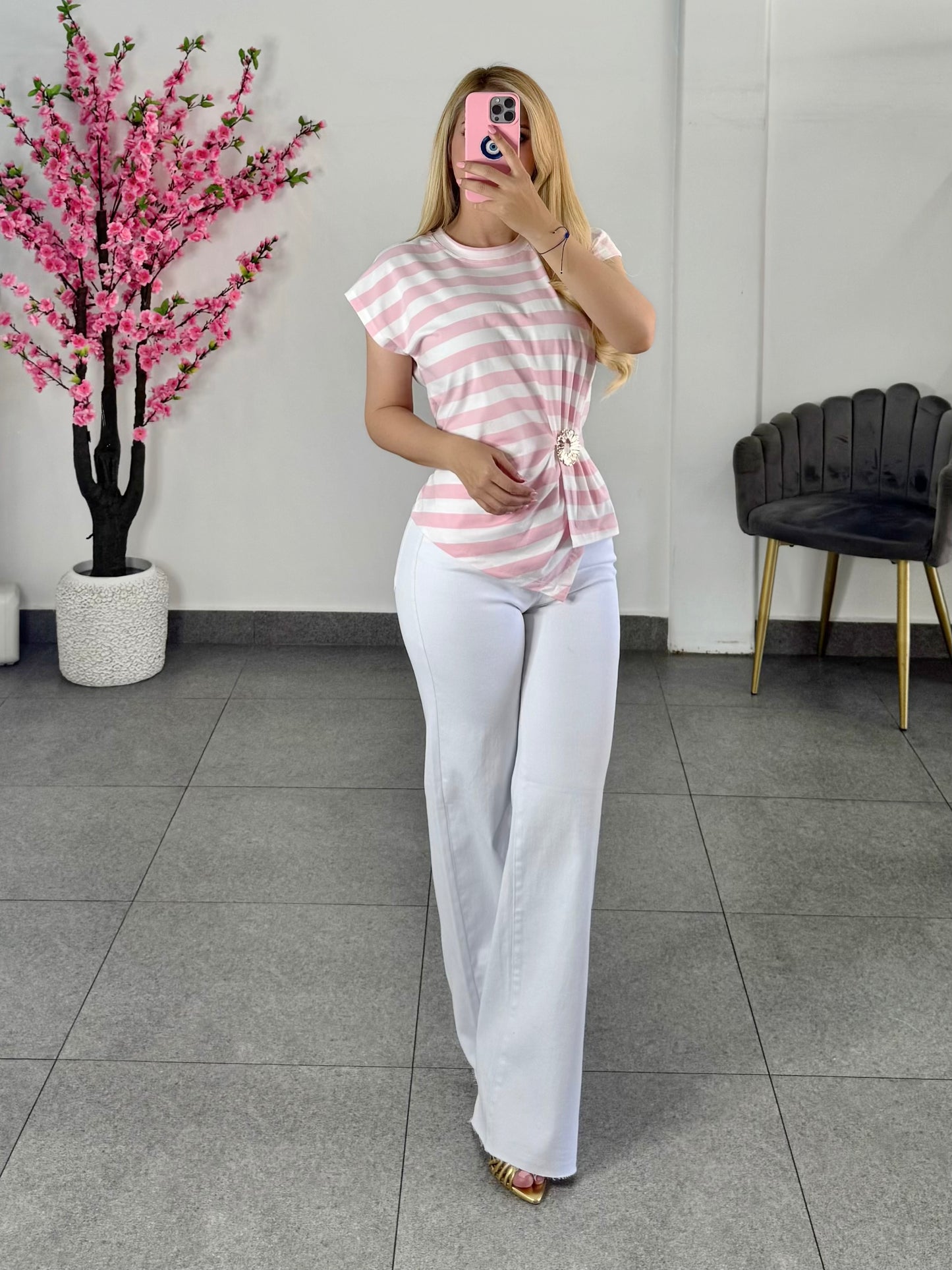 Blusa rayada rosa con detalle dorado