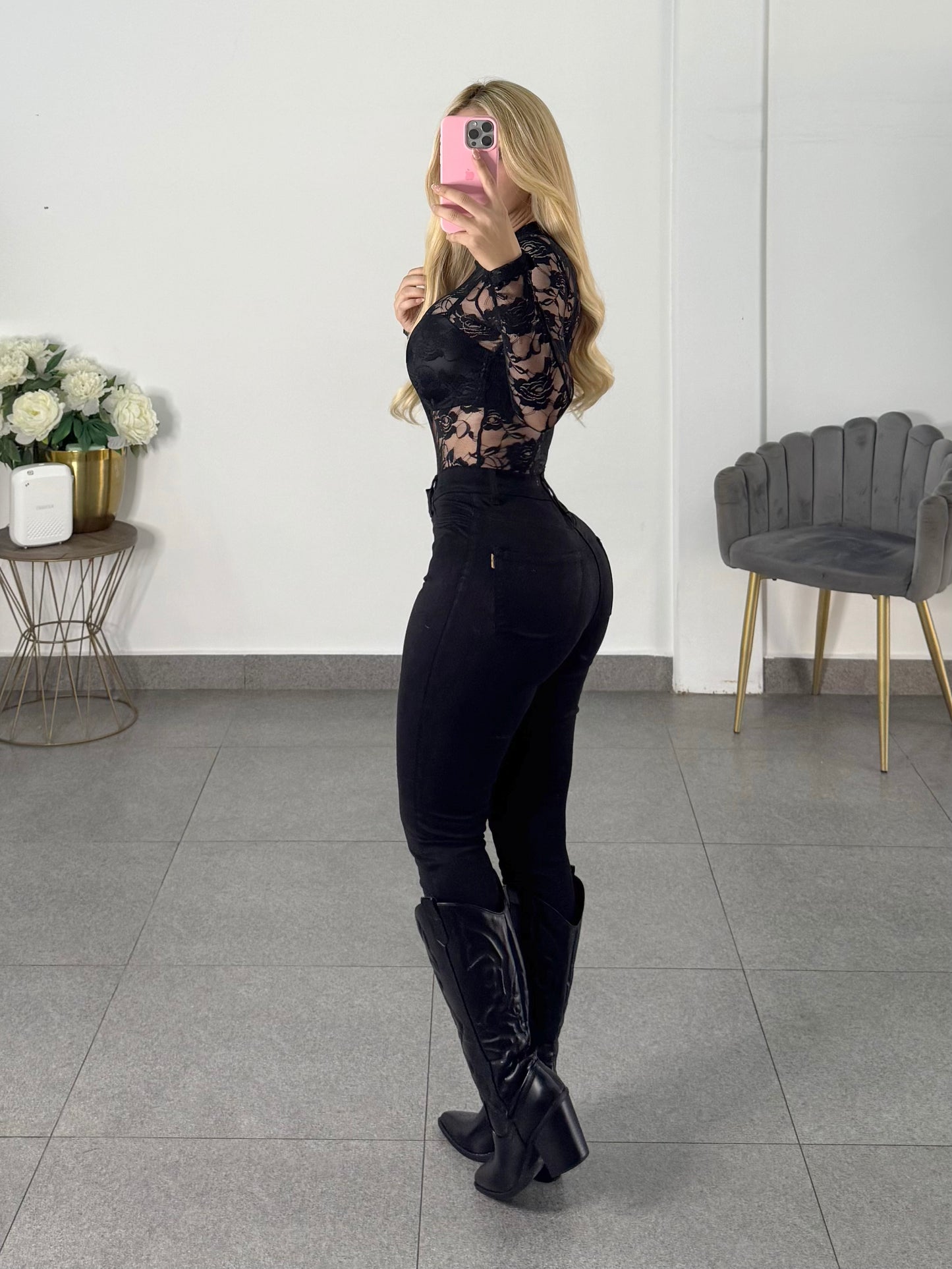 Body negro flores encaje
