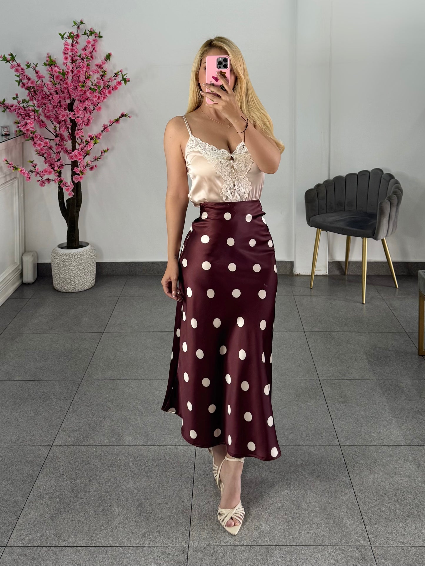 Blusa satinada encaje beige