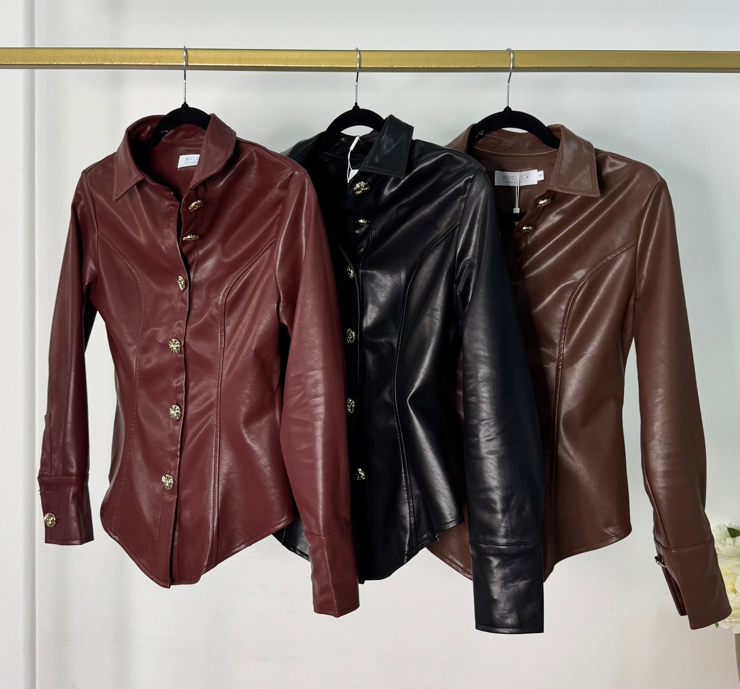 Camisa negra vinipiel