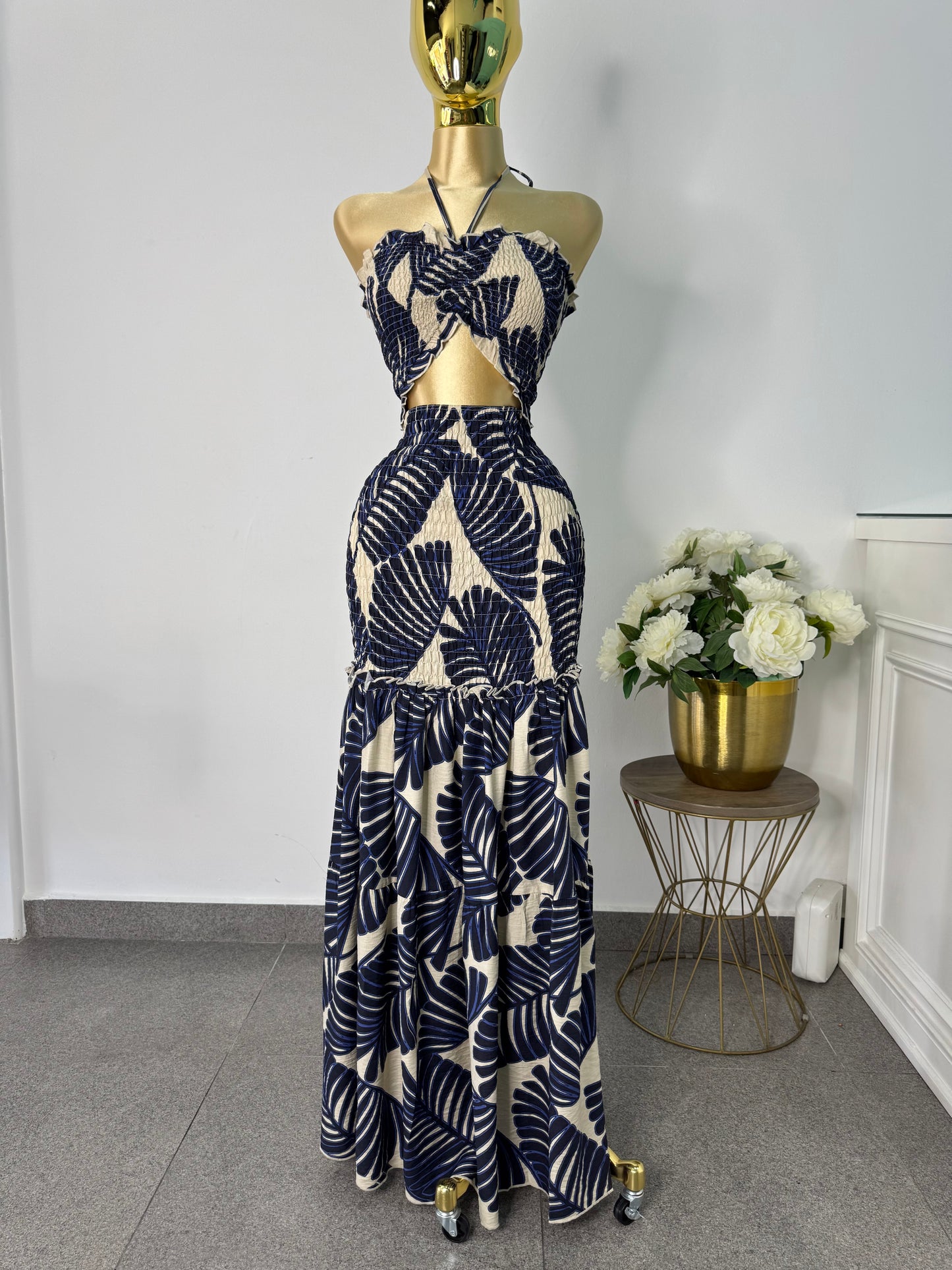 Vestido azul marino con beige