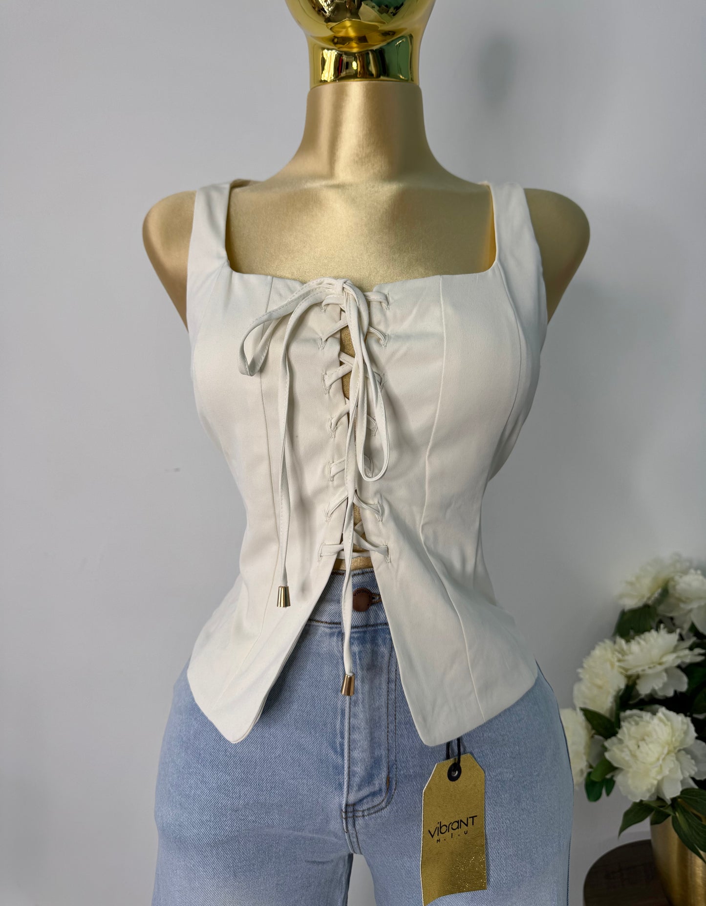 Blusa blanca con tirantes