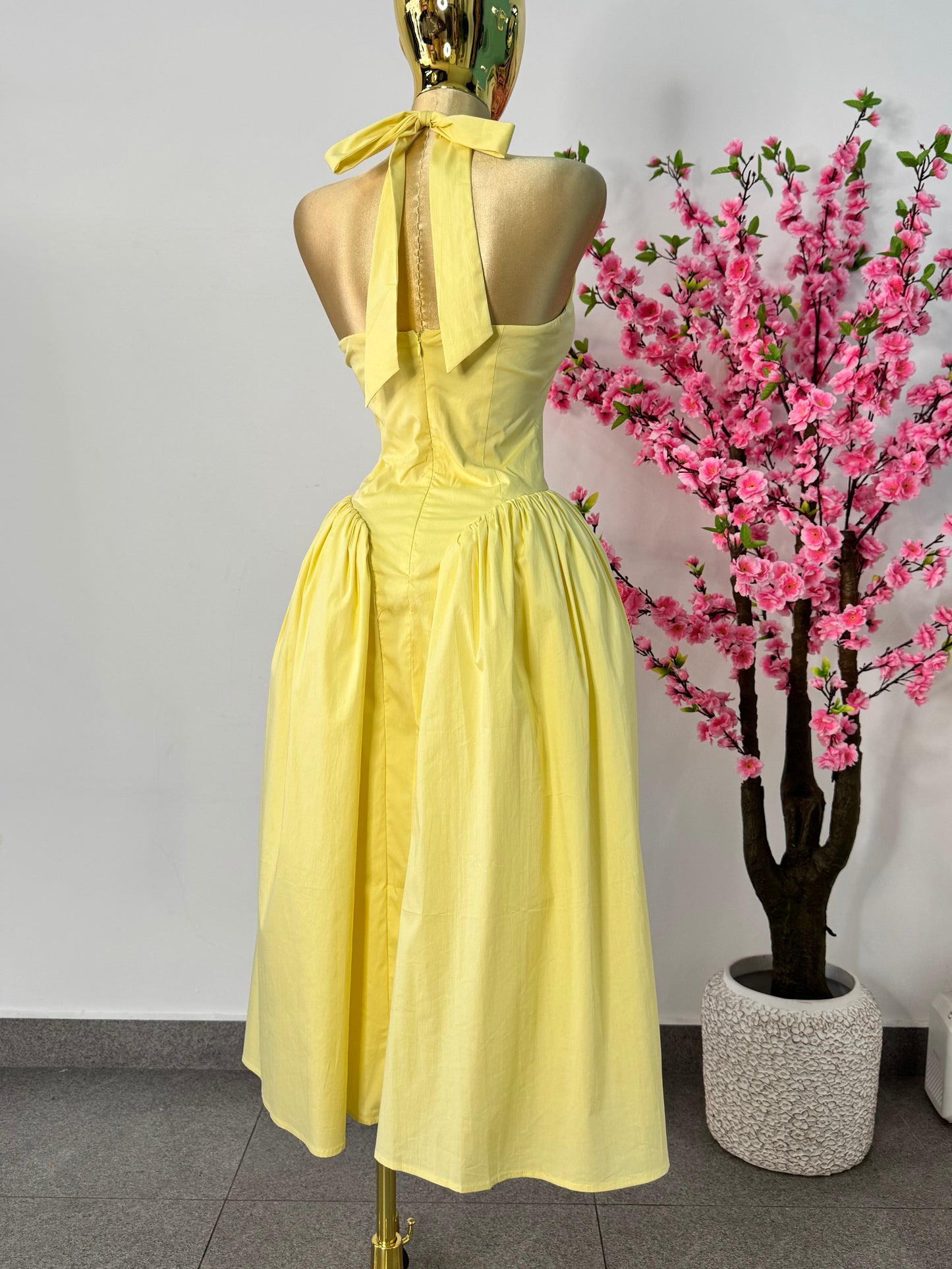 Vestido midi amarillo halter