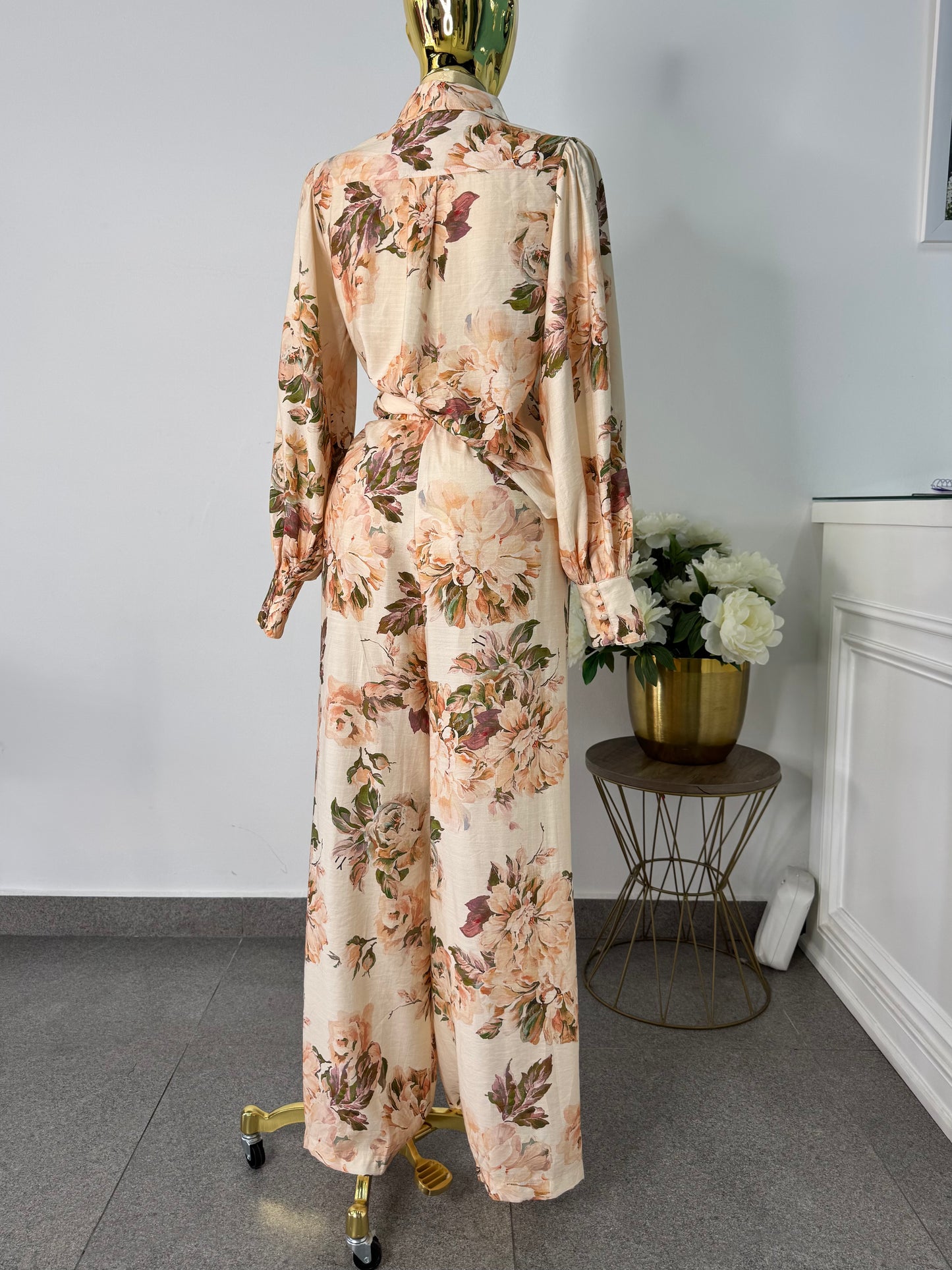 Conjunto floreado beige