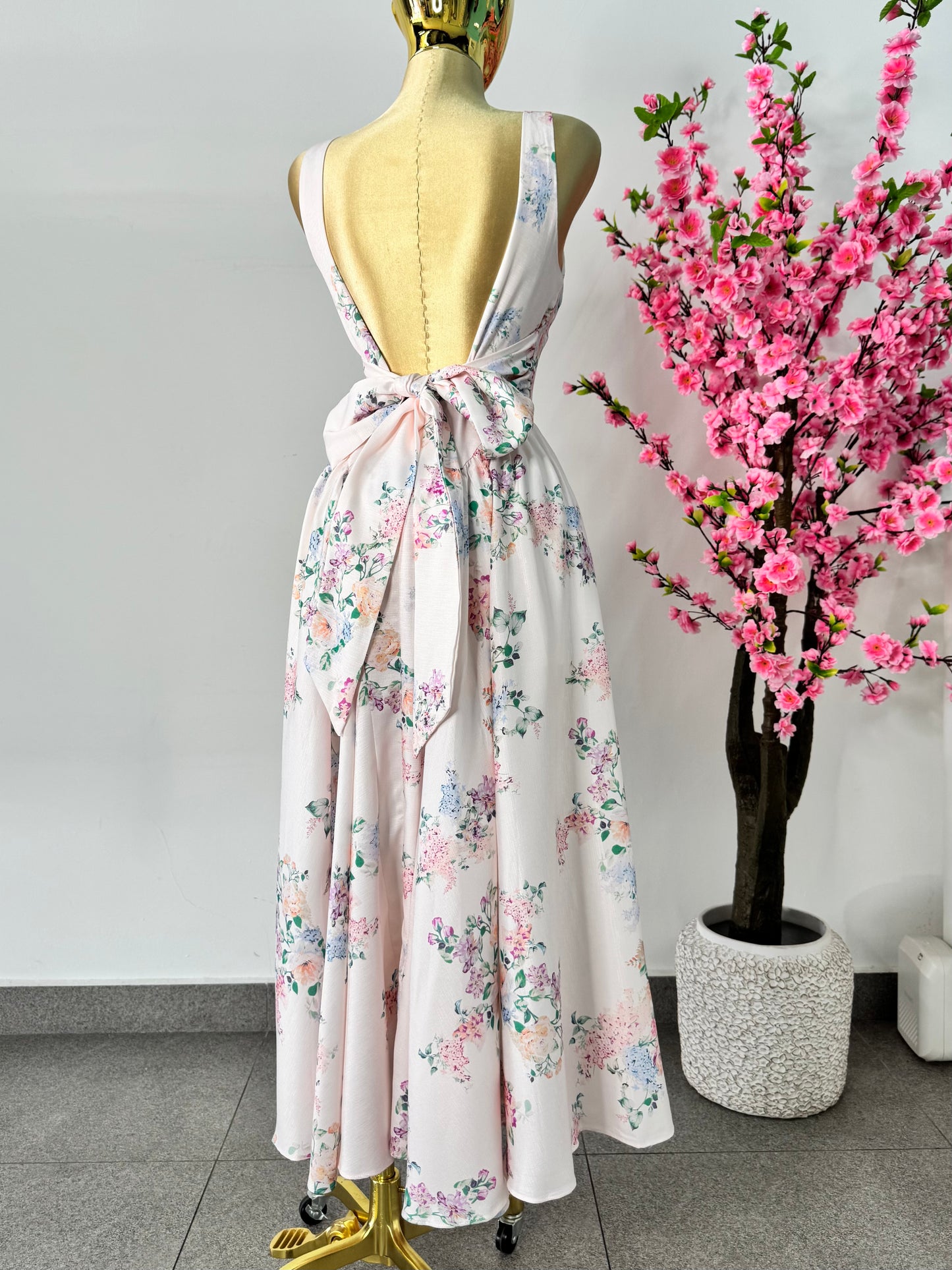 Vestido midi rosa pastel floreado