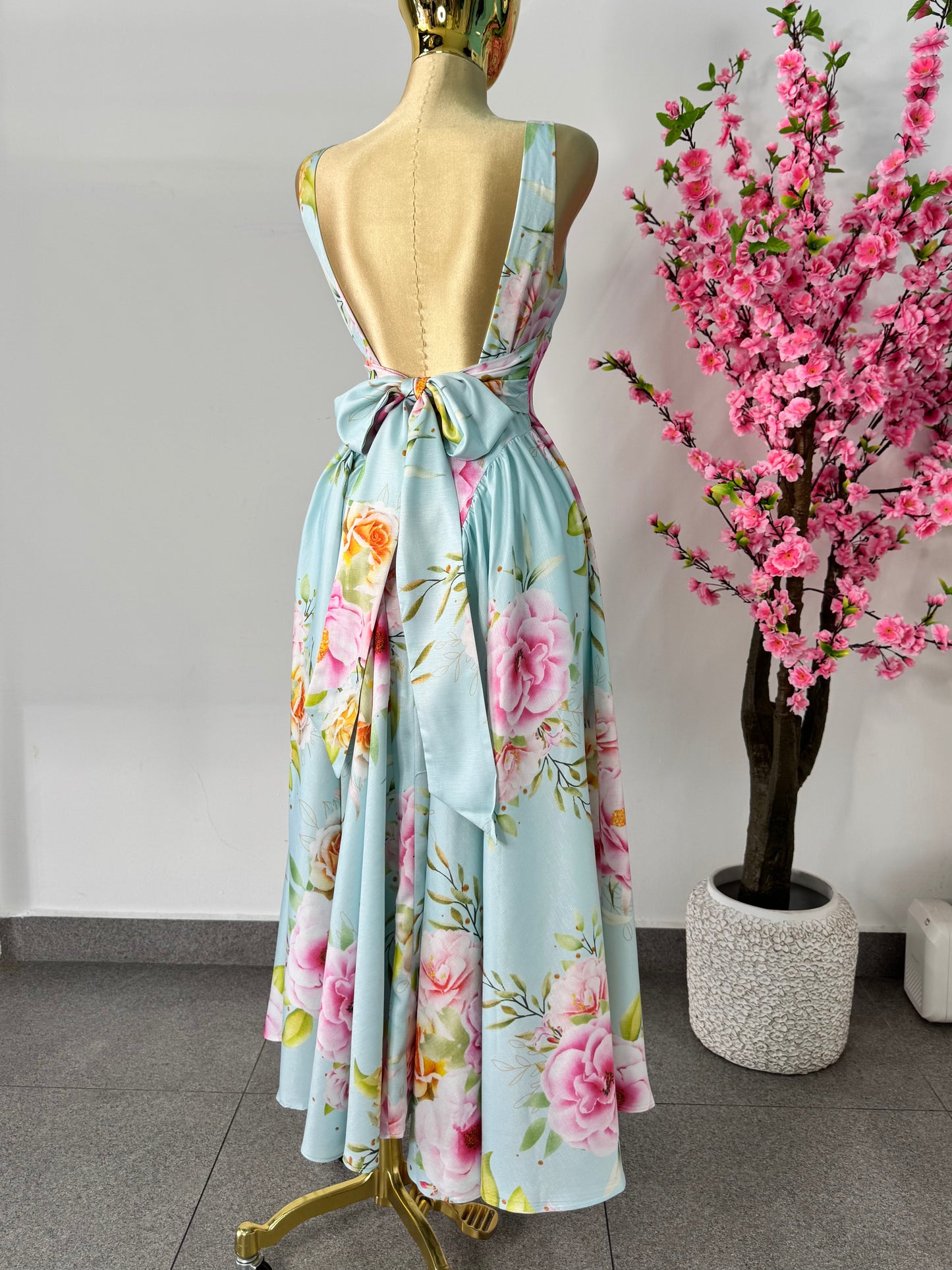 Vestido midi azul floreado