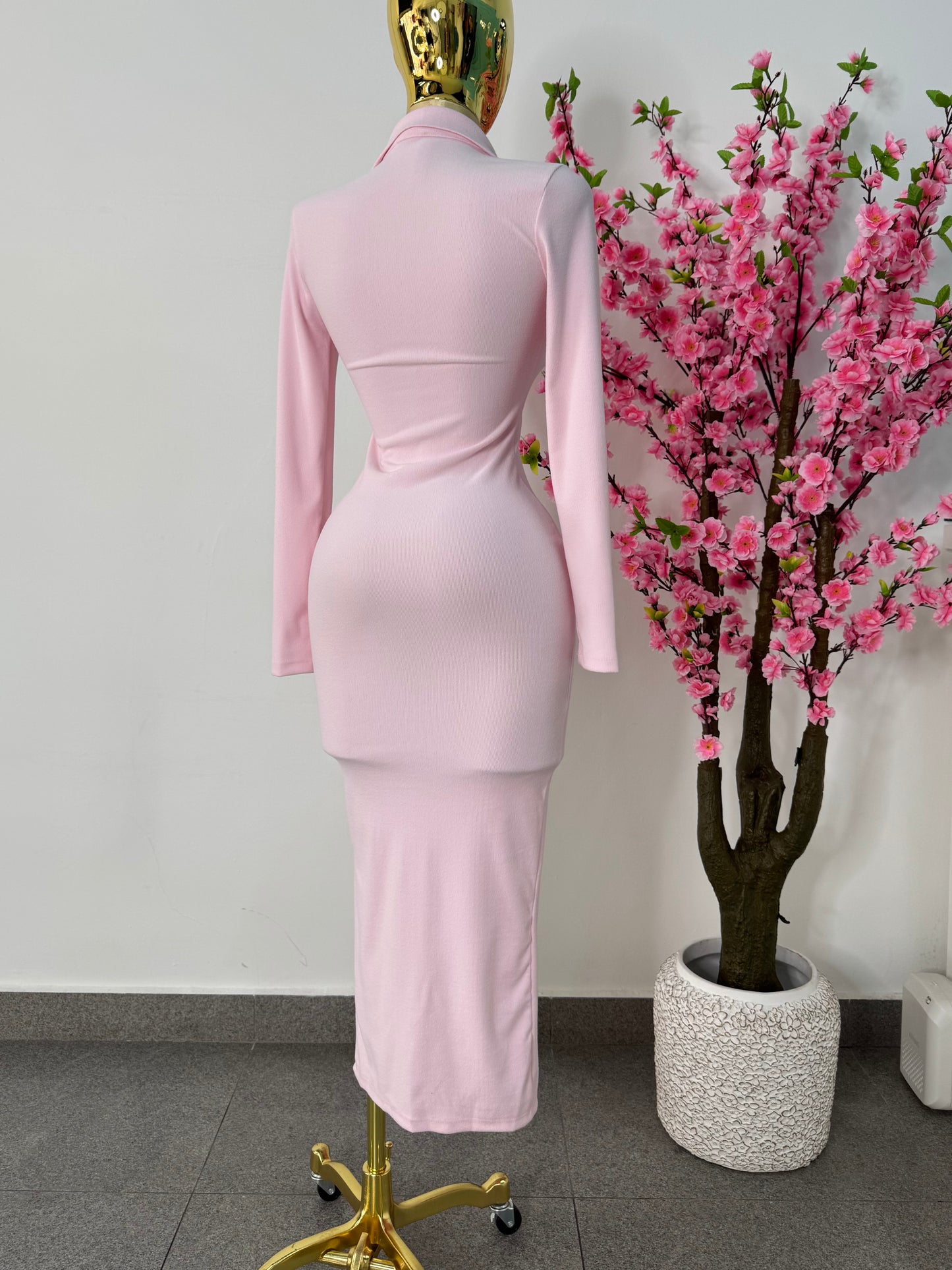 Vestido rosa pastel con cierre ajustable