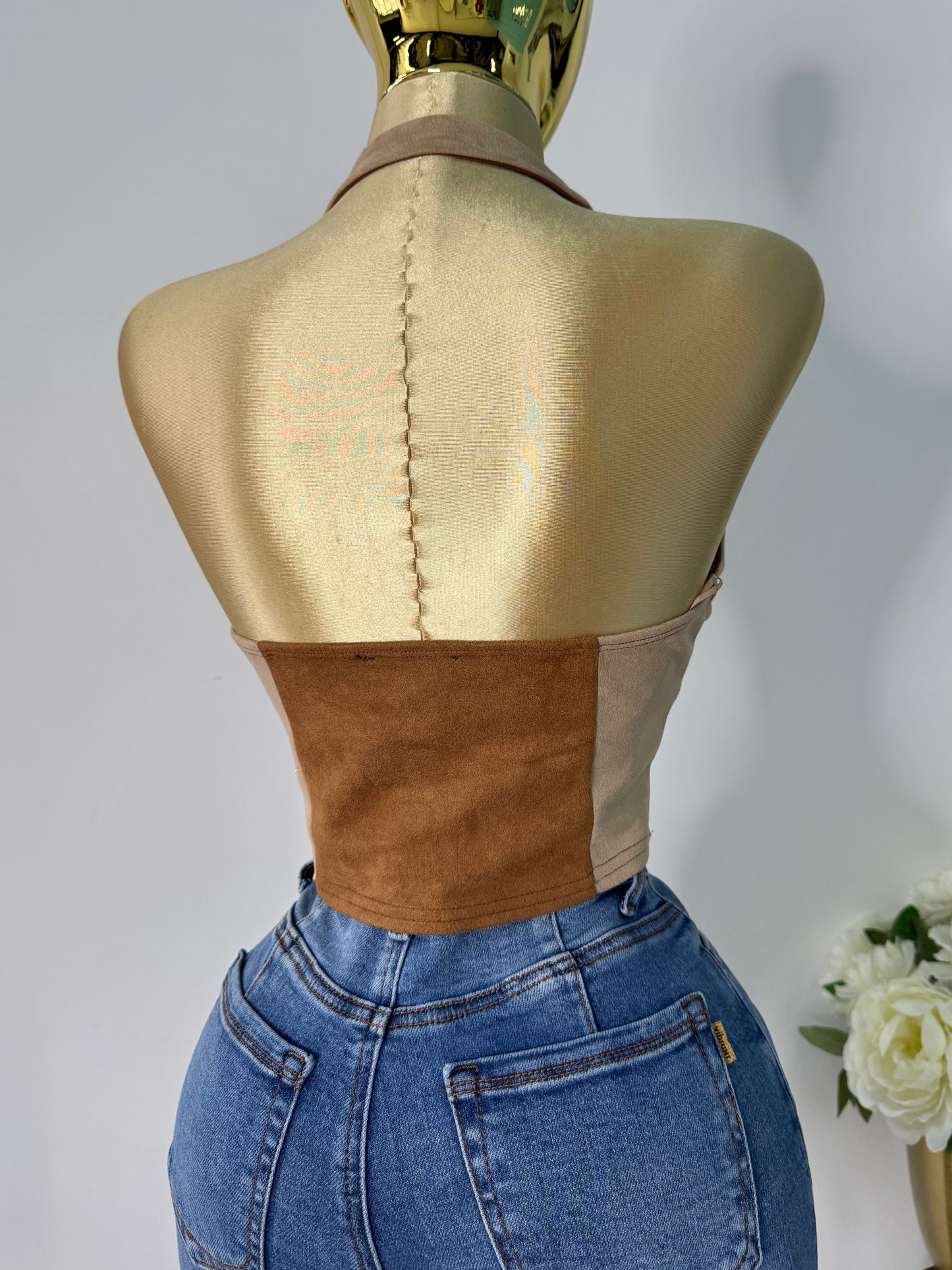 Top gamuza camel con beige