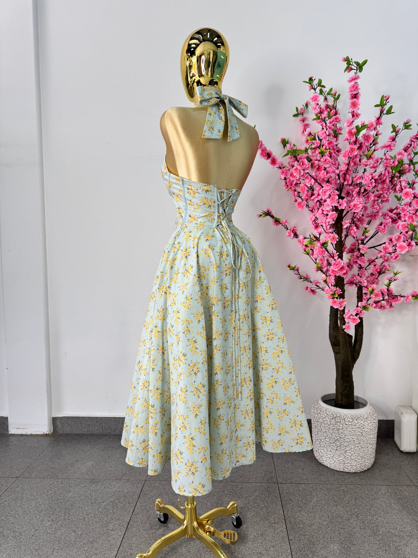 Vestido midi azul claro floreado