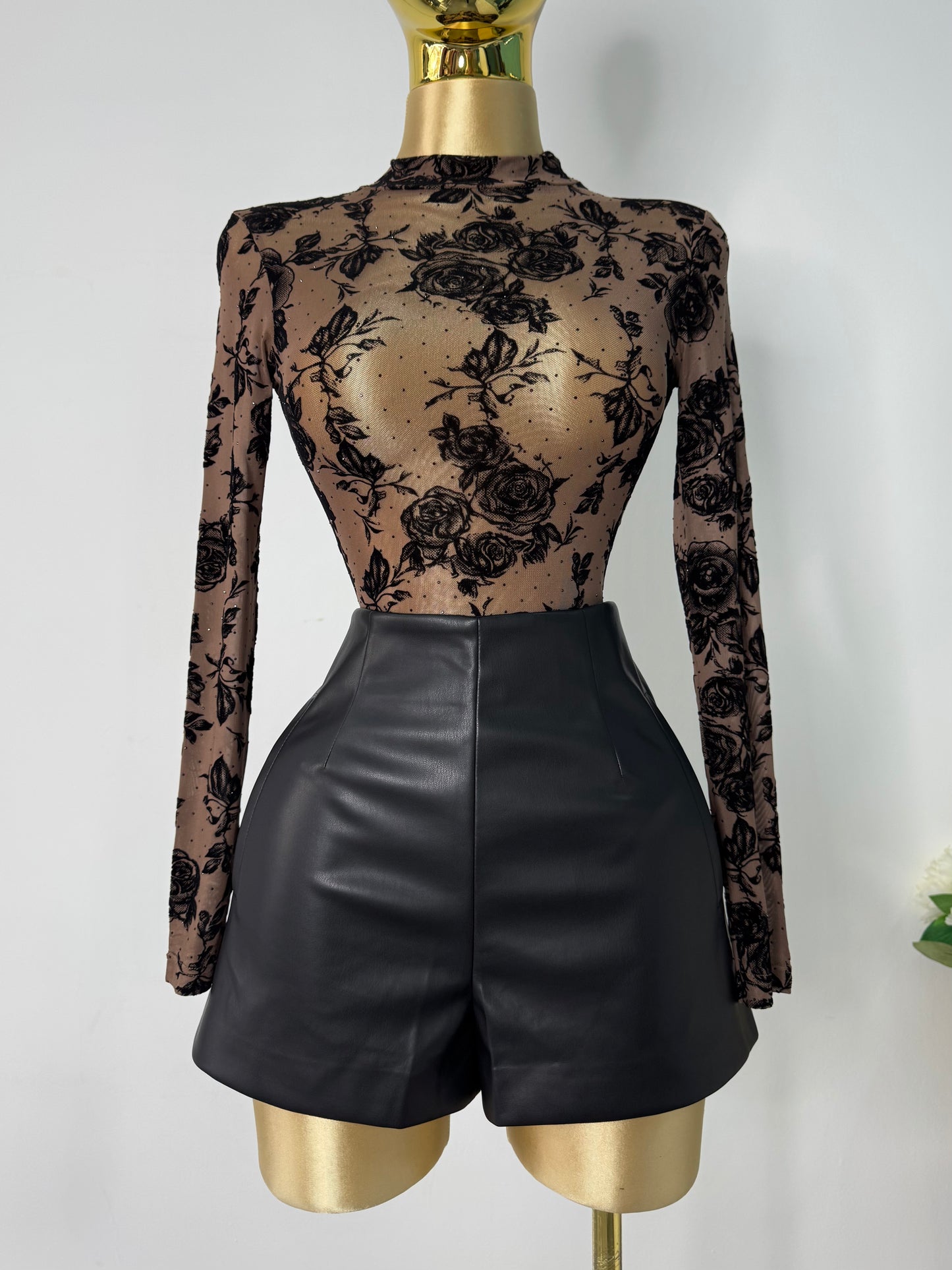 Shorts vinipiel negro