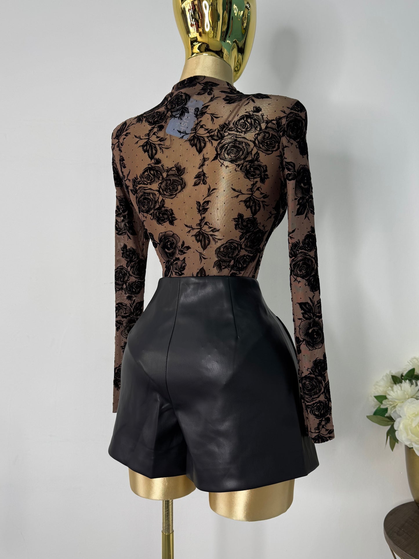 Shorts vinipiel negro