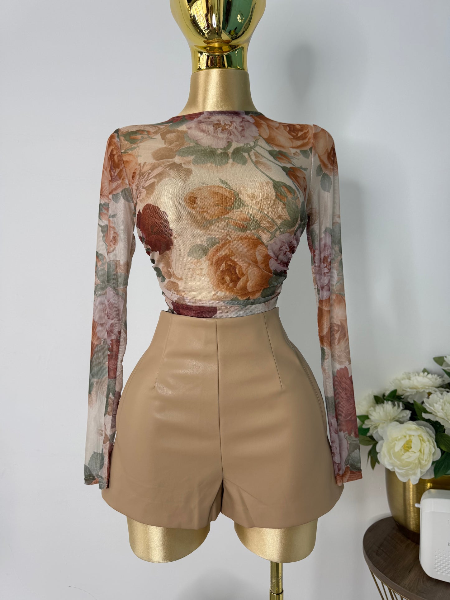 Shorts vinipiel beige