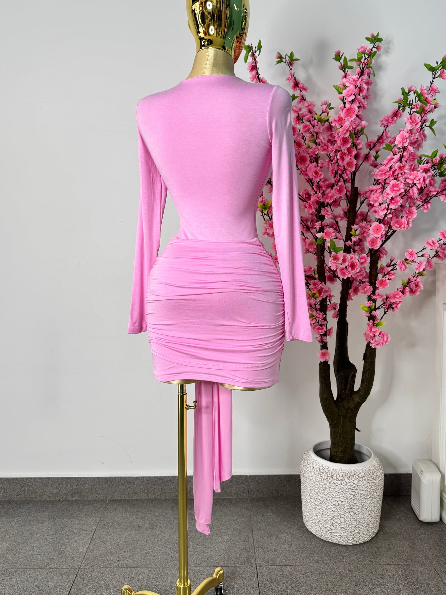 Vestido licra rosa chicle amarre enfrente