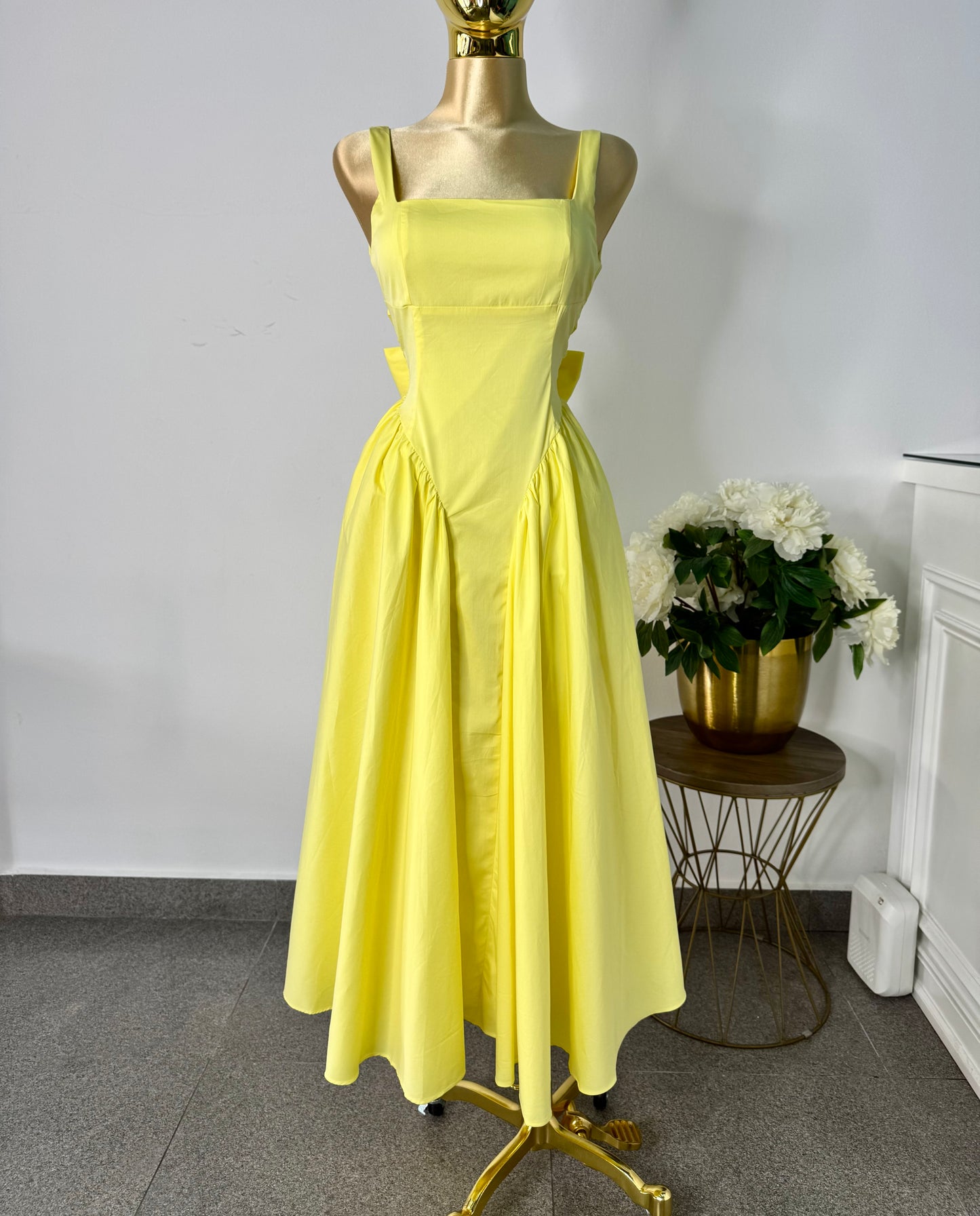 vestido midi amarillo