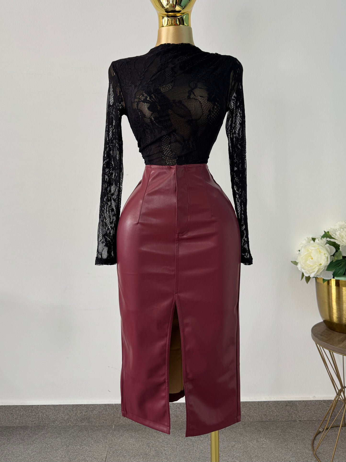 Falda tinta vinipiel corte midi