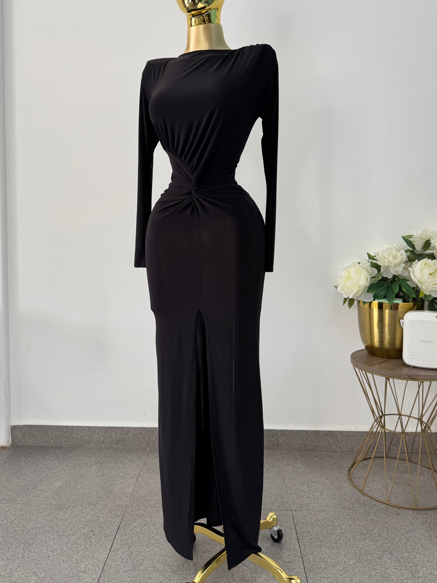 Vestido largo negro licra detalle enfrente