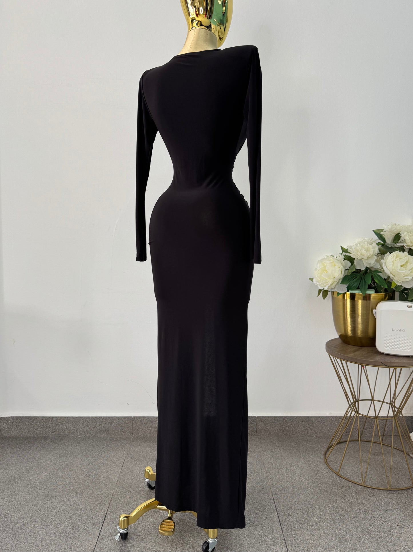 Vestido largo negro licra detalle enfrente