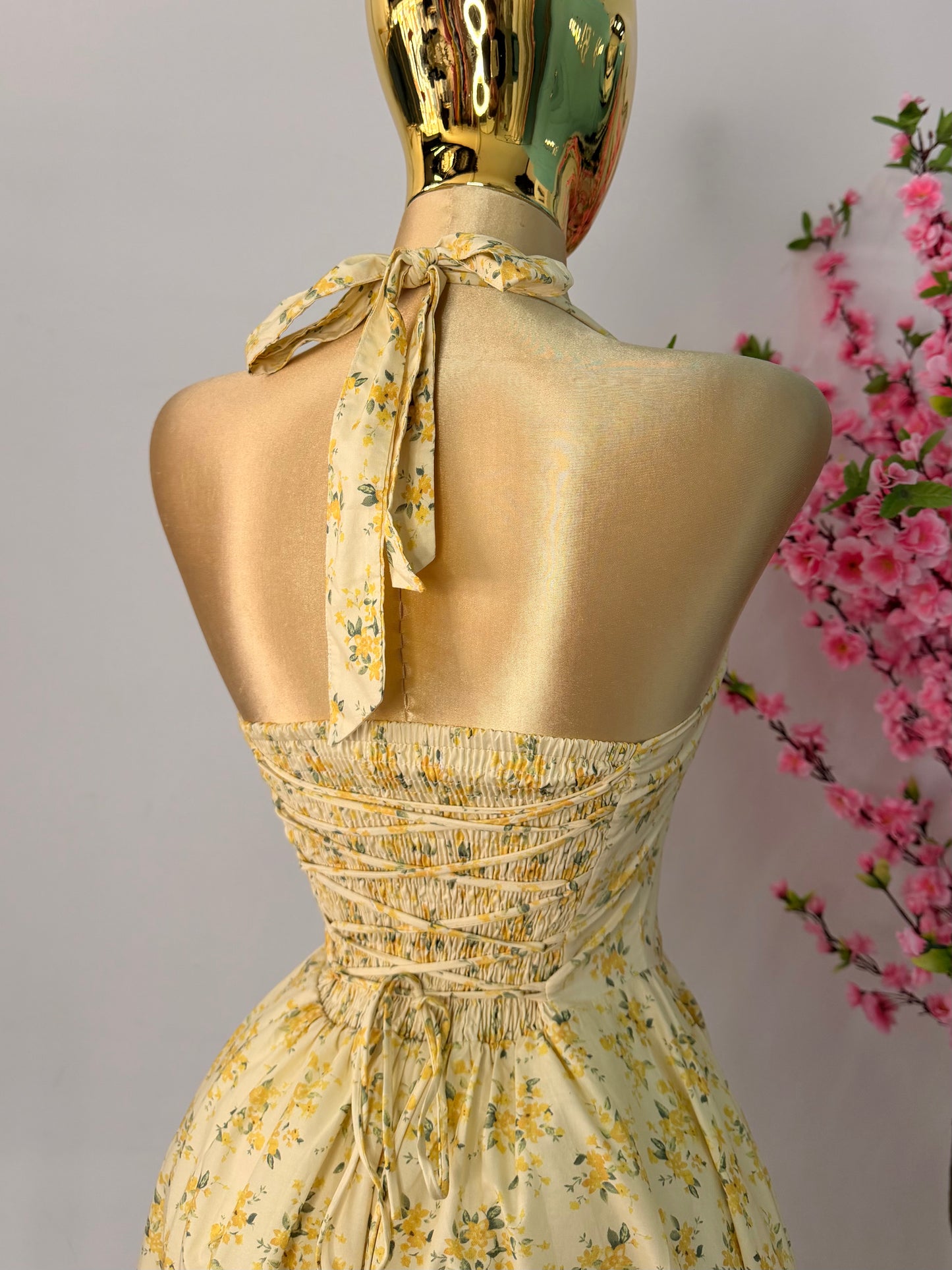 Vestido midi amarillo floreado