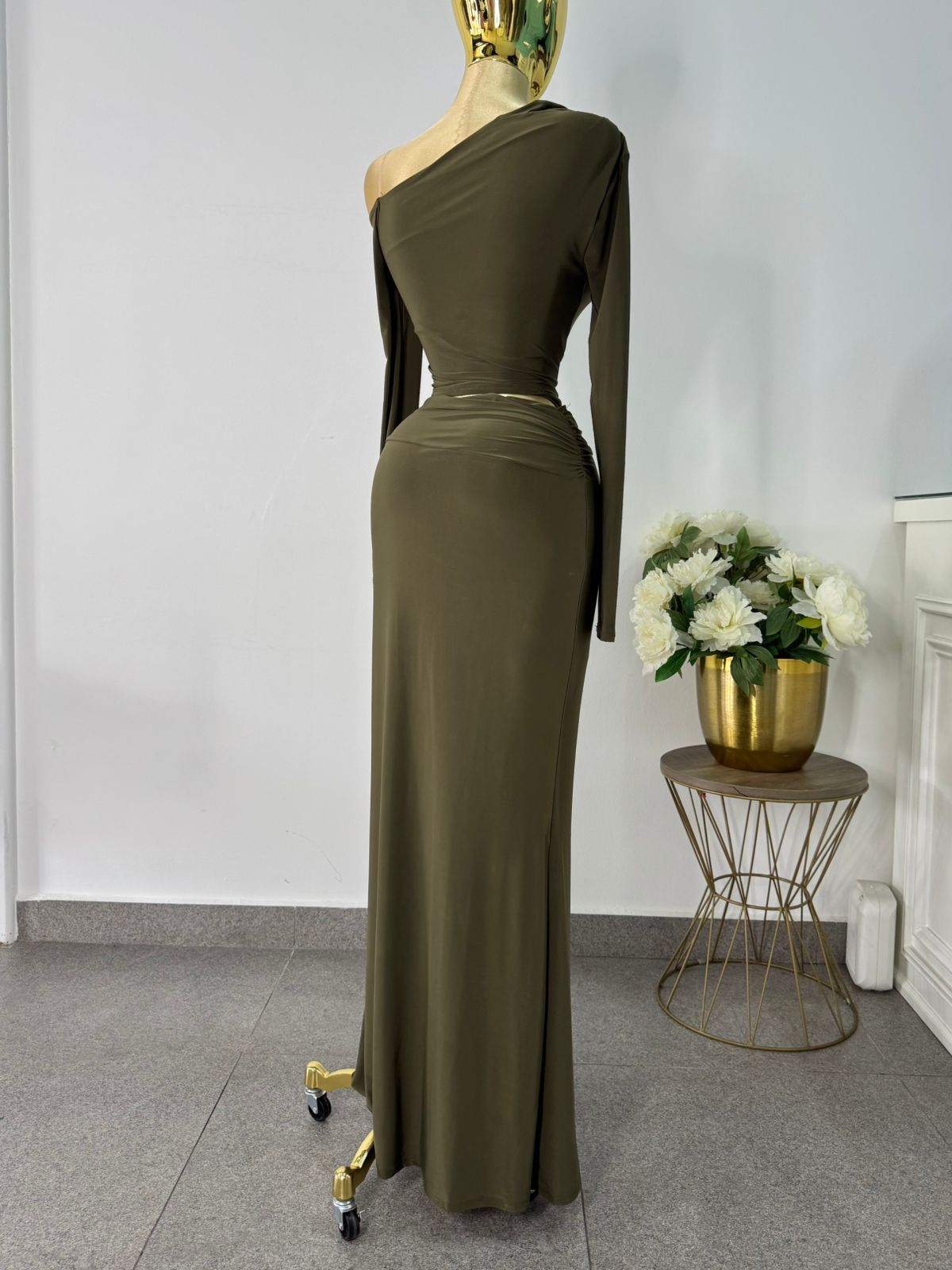 Set verde olivo con detalle dorado