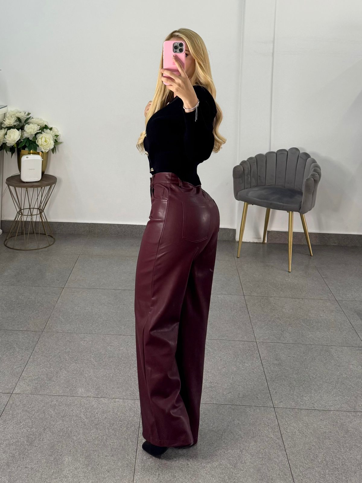 Pantalón vinipiel burgundy corte recto
