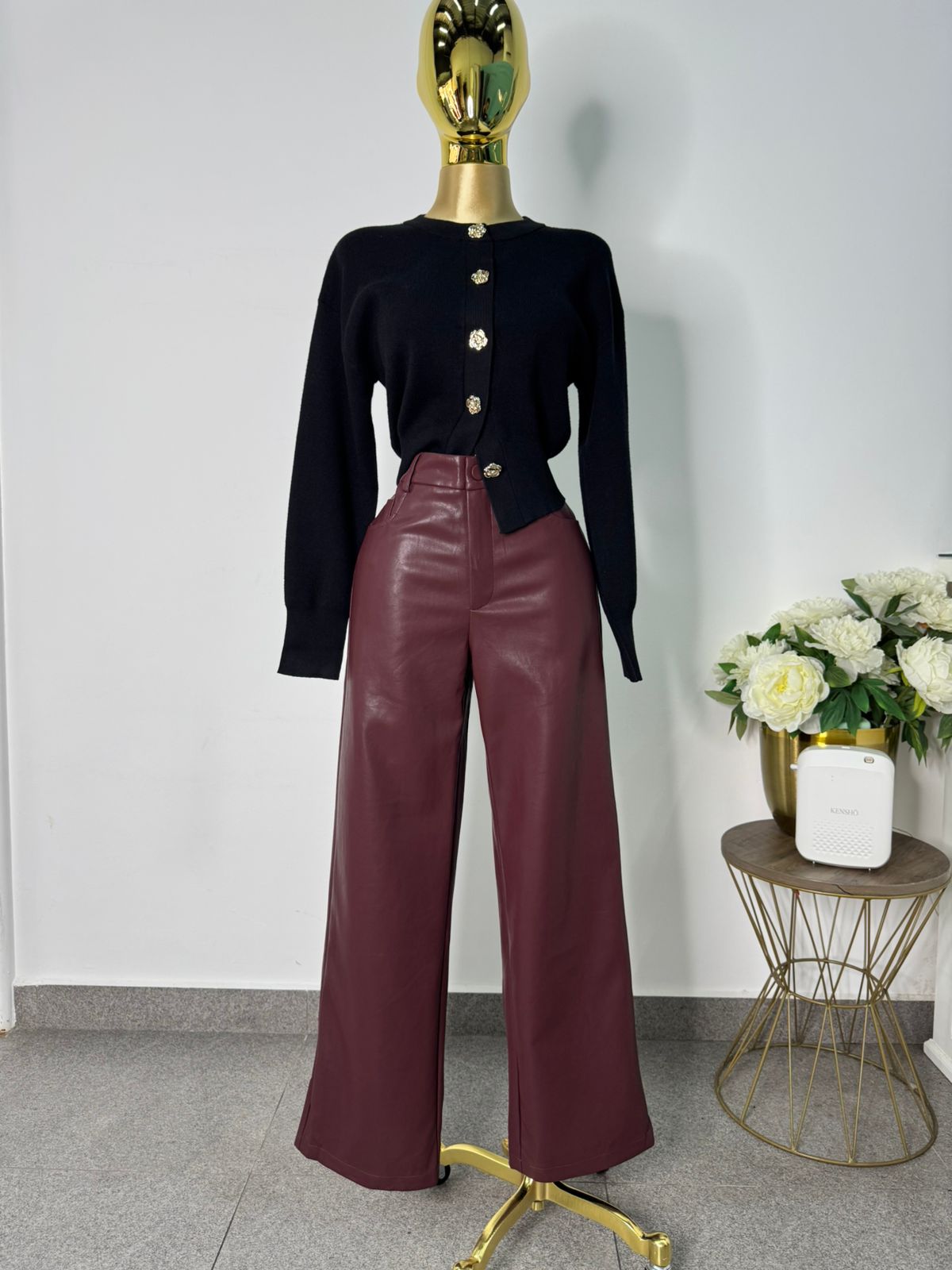 Pantalón vinipiel burgundy corte recto