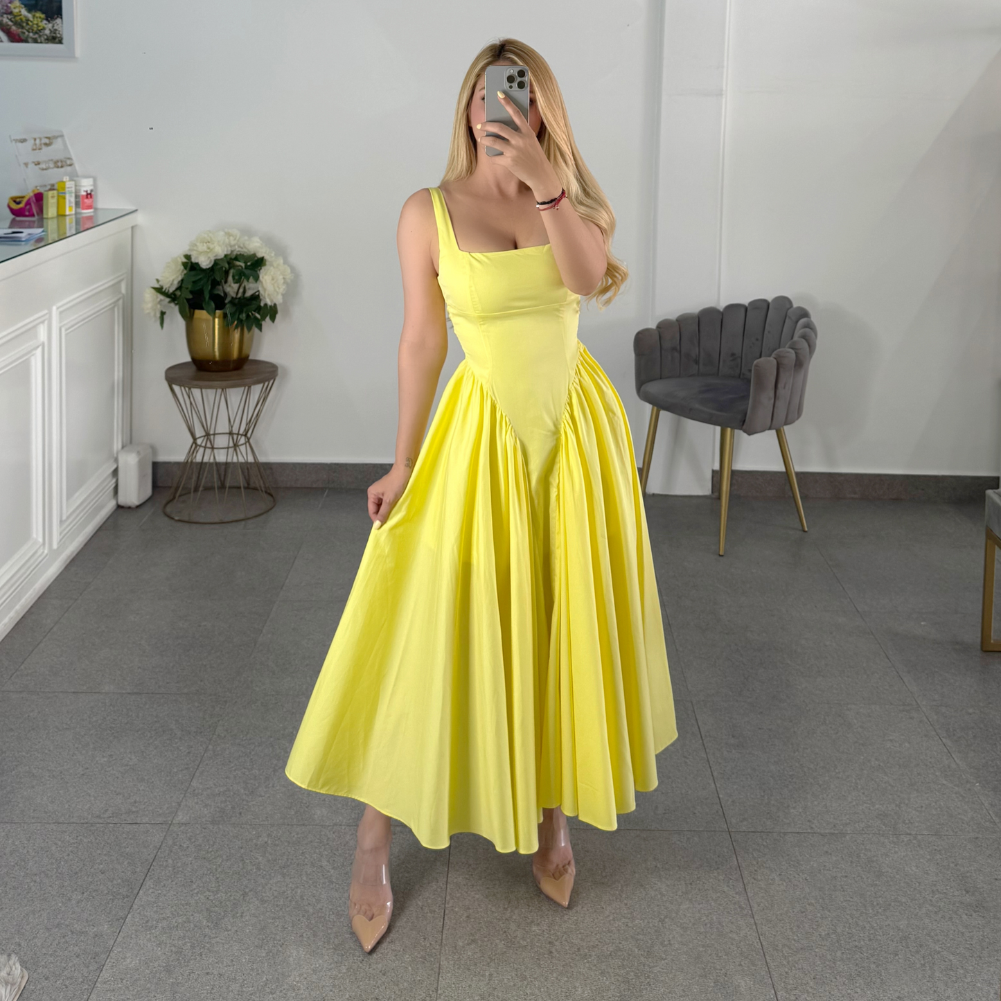vestido midi amarillo