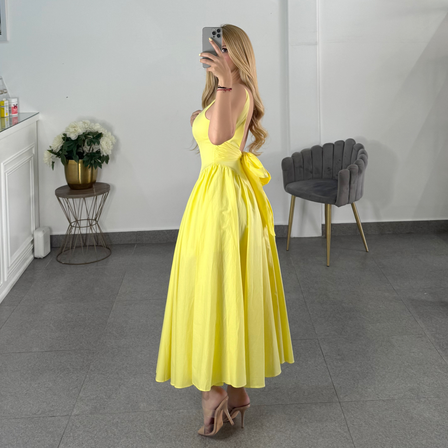 vestido midi amarillo