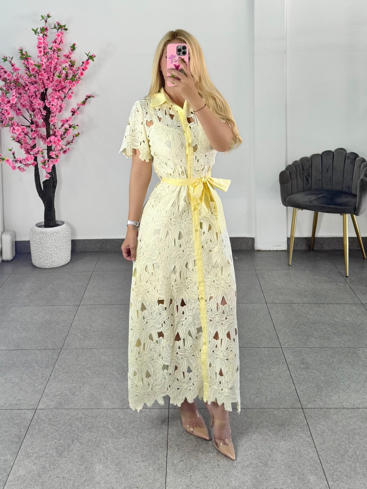 Vestido midi amarillo mantequilla encaje