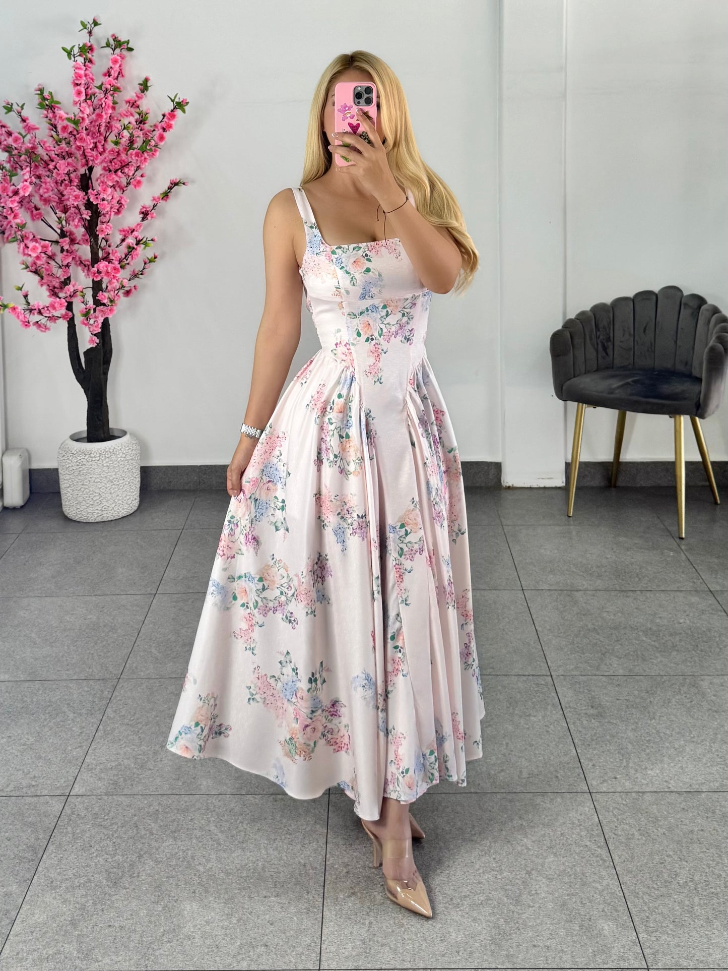 Vestido midi rosa pastel floreado