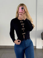 Sueter negro moños dorados