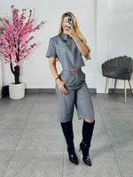 Conjunto gris blazer corto & shorts bermuda