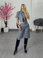Conjunto gris blazer corto & shorts bermuda