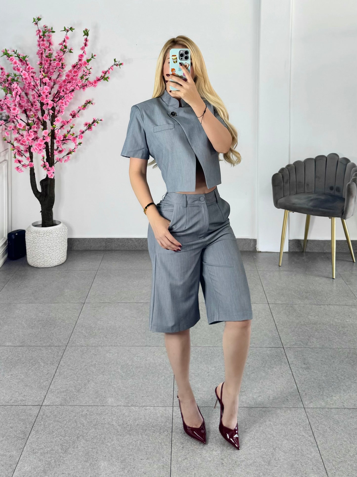 Conjunto gris blazer corto & shorts bermuda