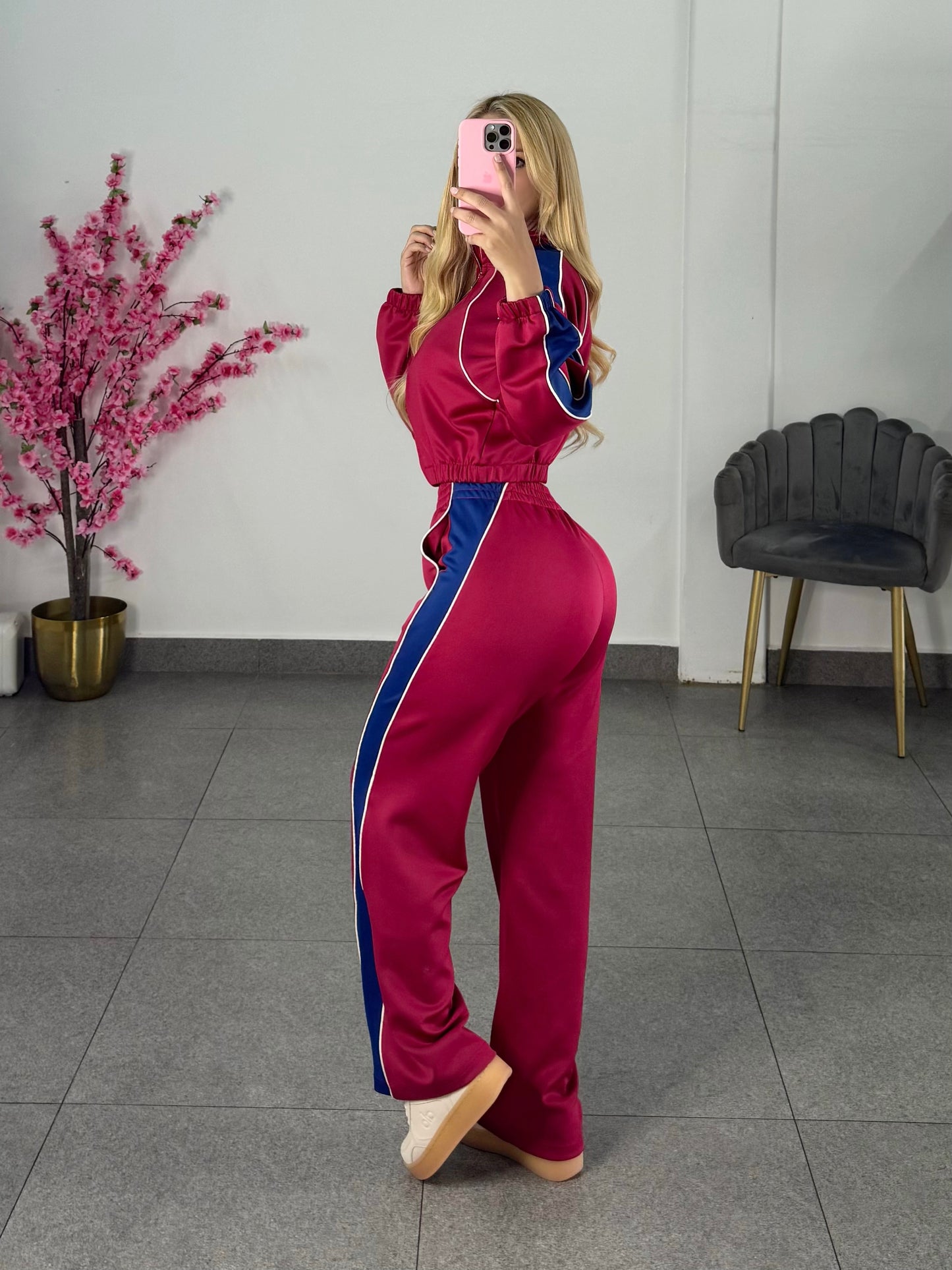 set de pana rojo con franja azul