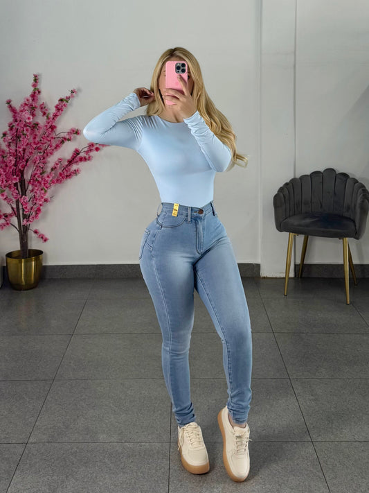 Vibrant corte skinny claro deslavado doble push up