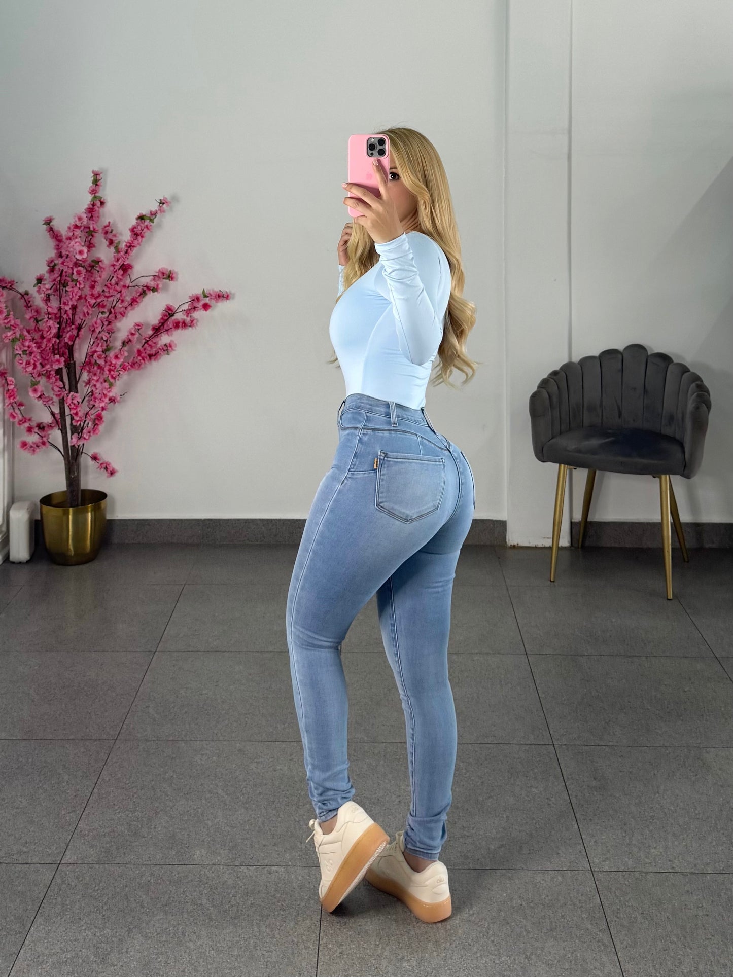 Vibrant corte skinny claro deslavado doble push up