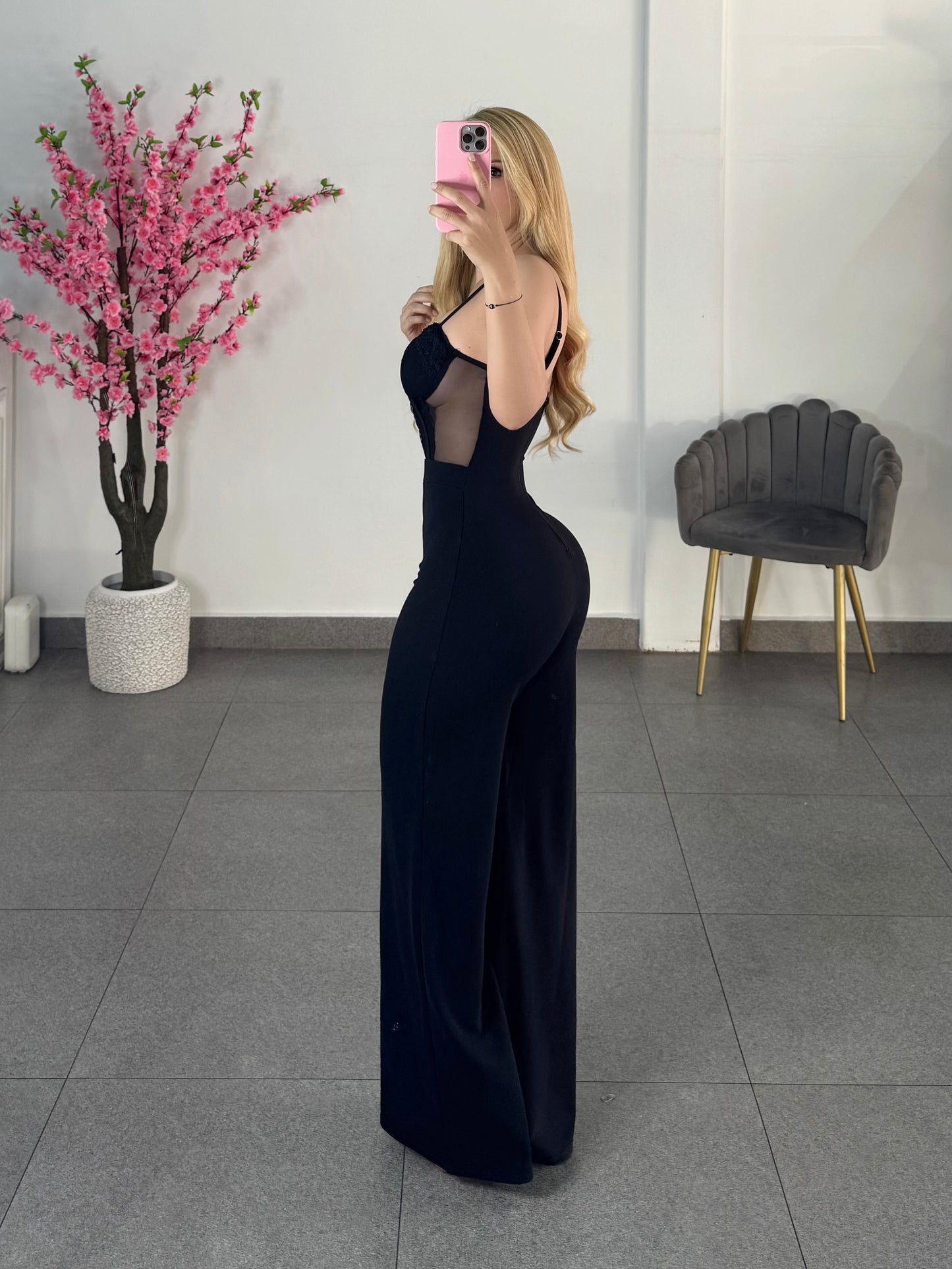 Palazo negro con encaje