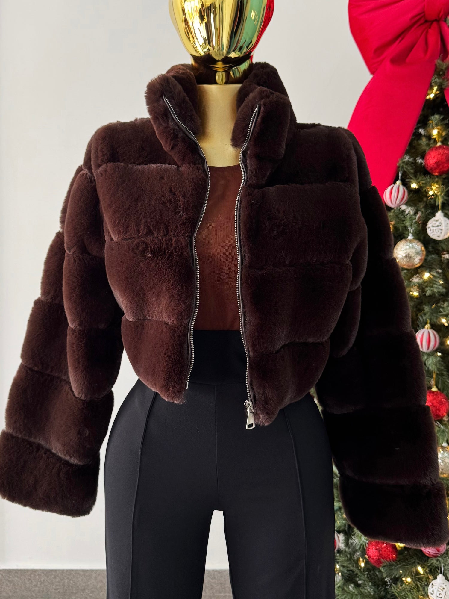 BLUSAS, JACKETS Y ABRIGOS