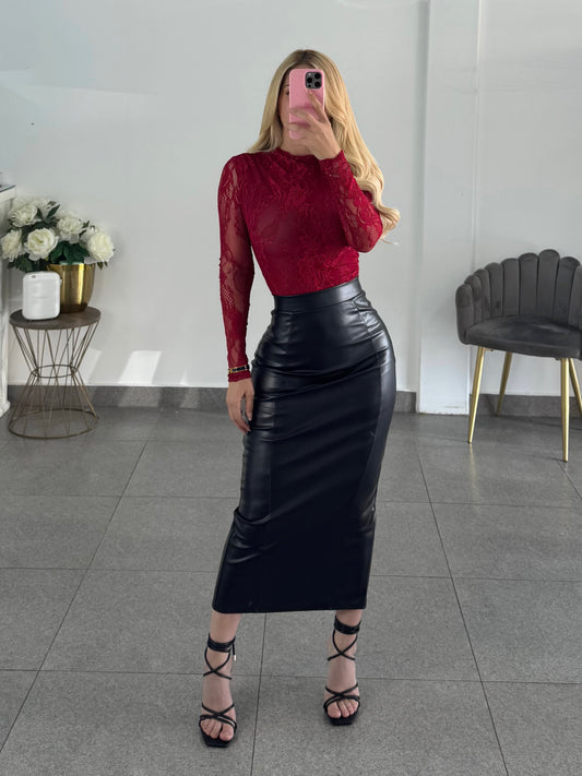 Falda negra vinipiel corte midi