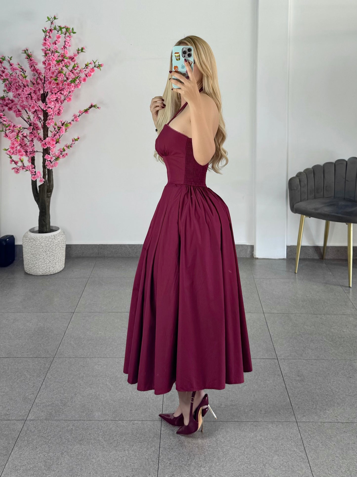 Vestido halter burgundy corte princesa