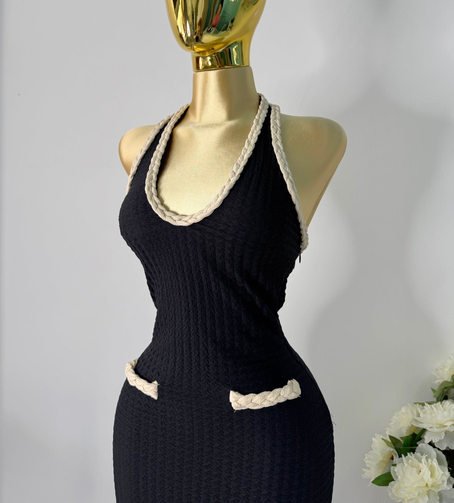 Vestido tejido negro con beige