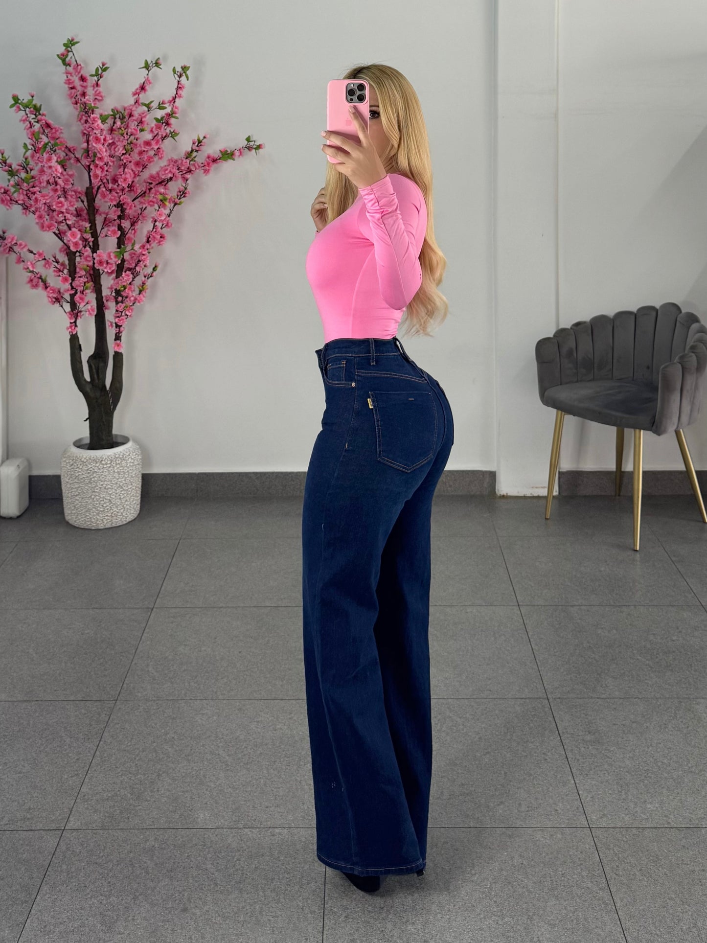 Vibrant corte recto tono oscuro