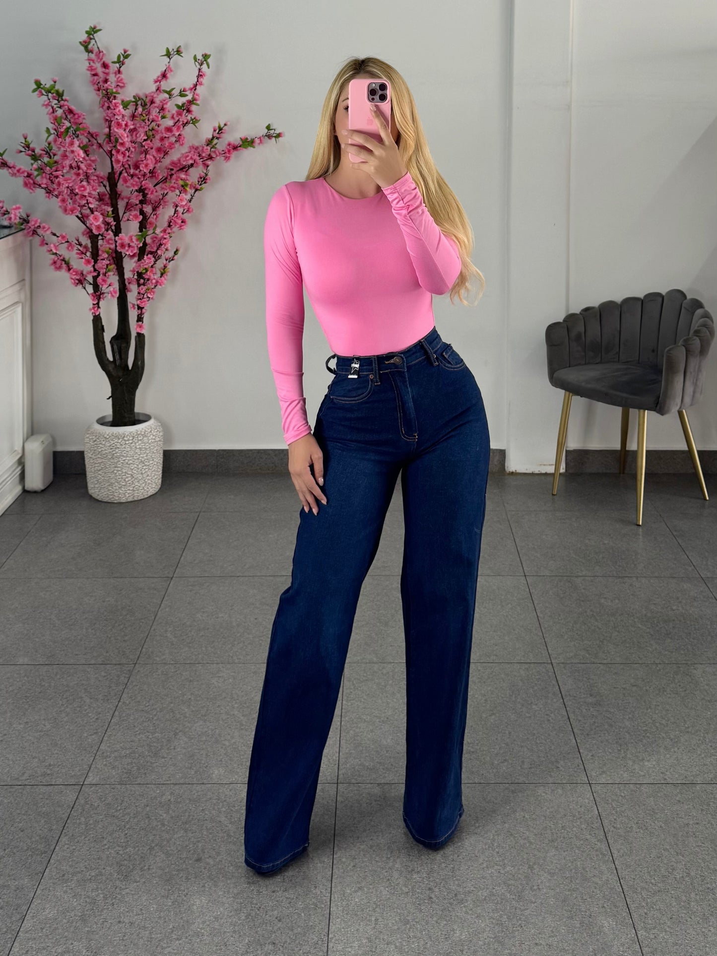 Vibrant corte recto tono oscuro