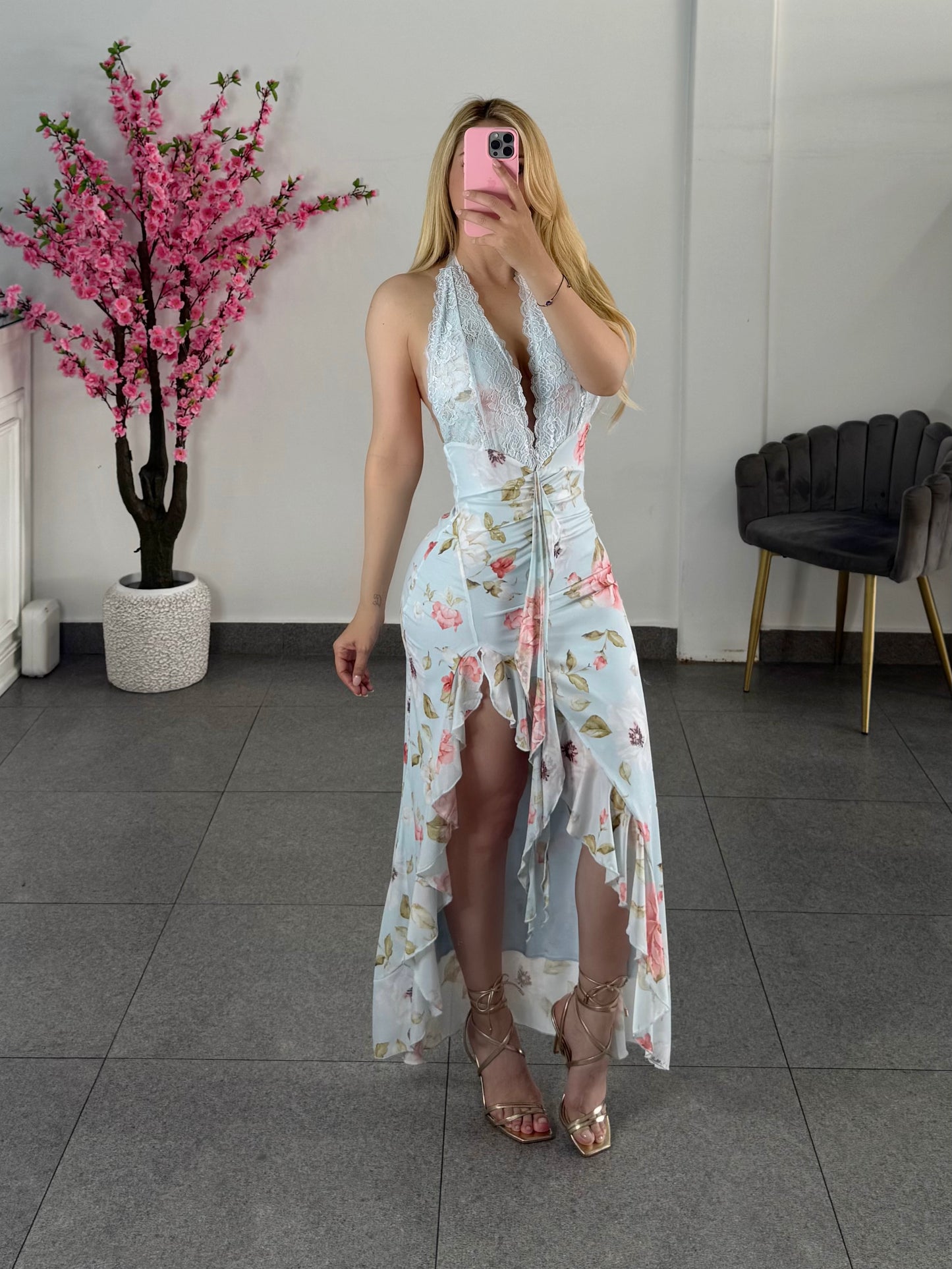 Vestido mesh floreado halter con encaje