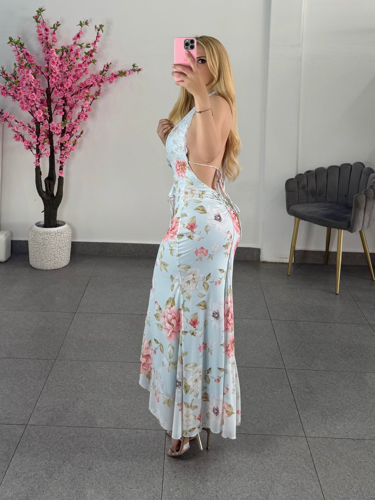 Vestido mesh floreado halter con encaje