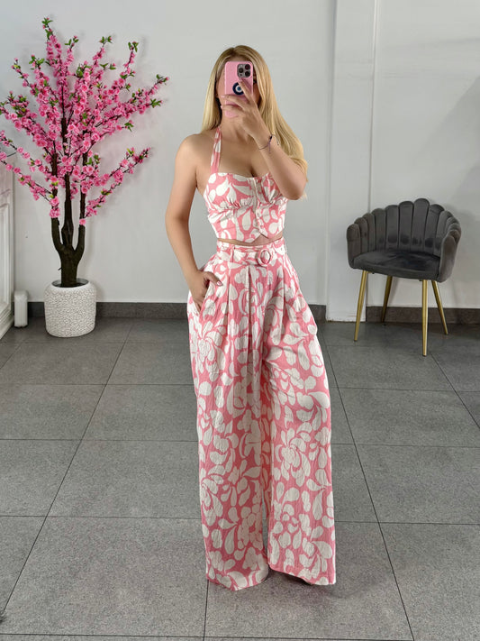 Set top & pantalón blanco con rosa coral