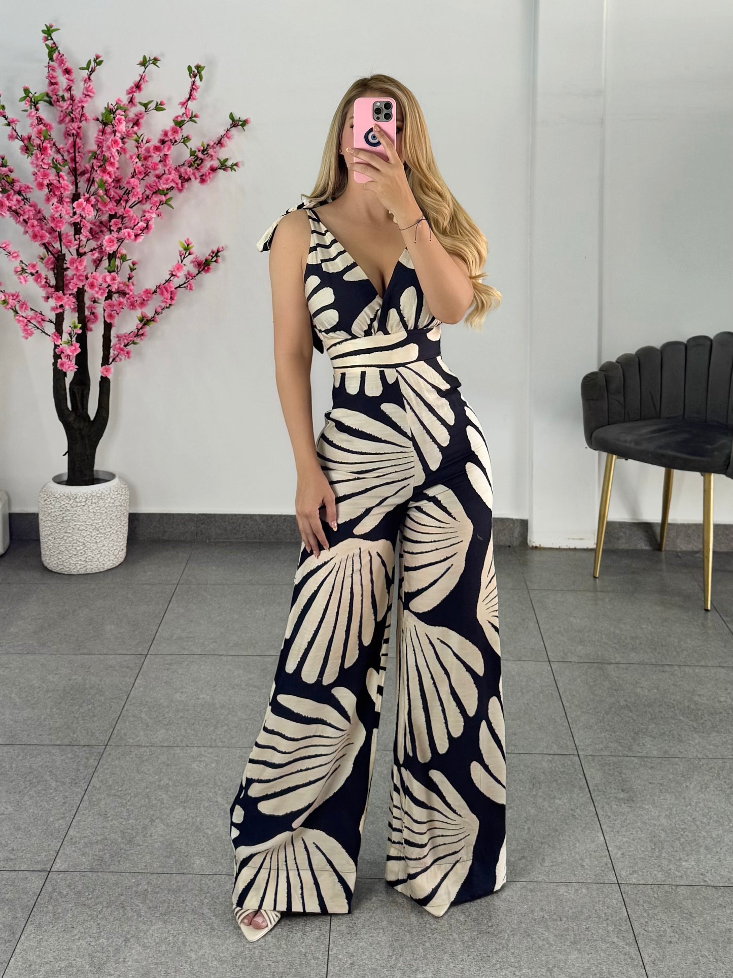 jumpsuit negro con beige