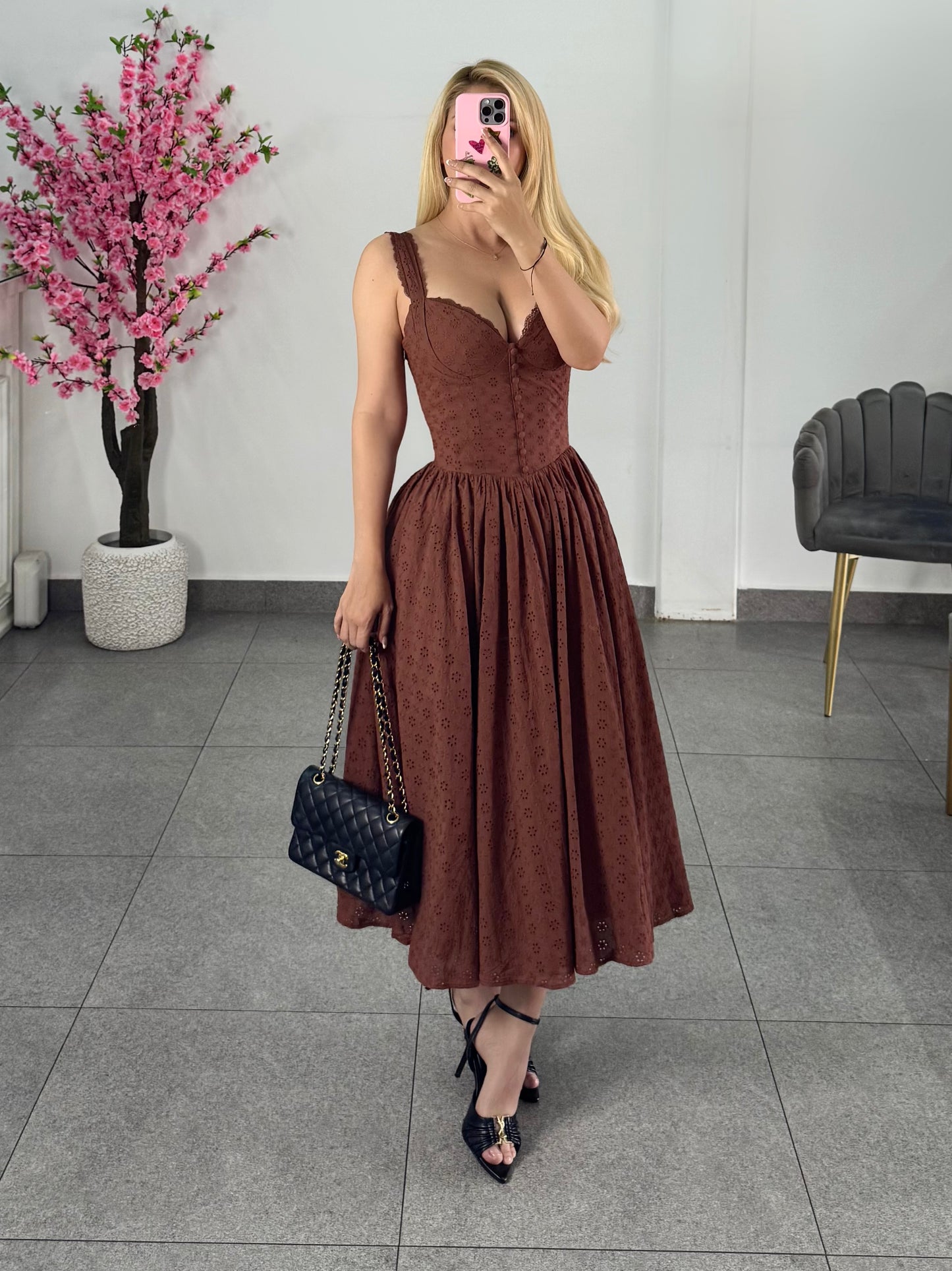 Vestido cafe bordado