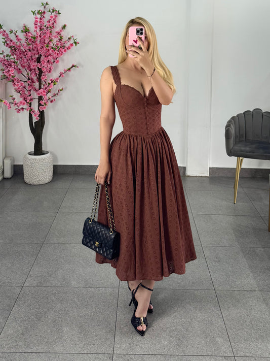 Vestido cafe bordado